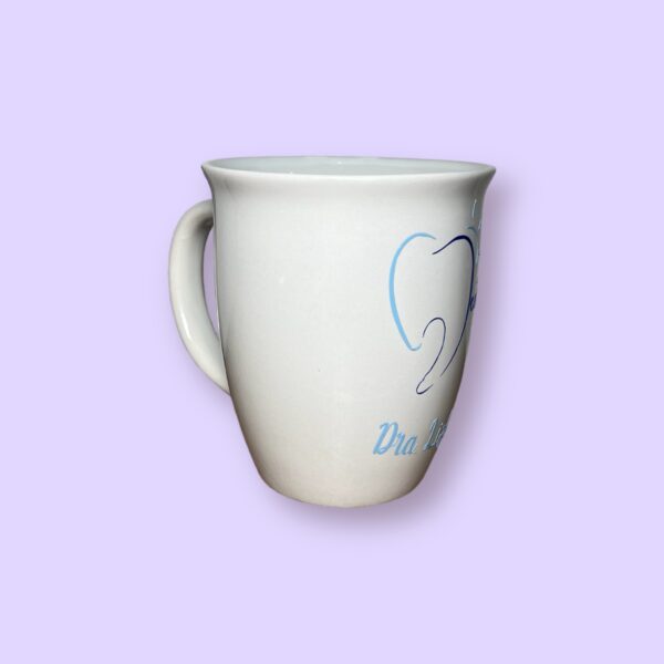 Taza decorativa con logo con fondo morado