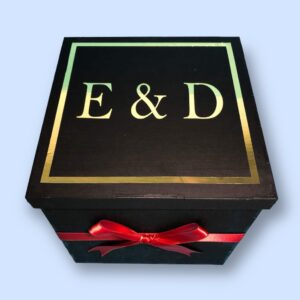 Caja personalizada con frase o inciales de nombres personalizables